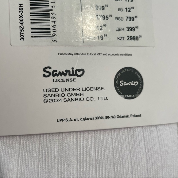 EXCLUSIVE Ladies’ Over Knee Socks from Hello Kitty and Friends x Cropp - Picture 2 of 9